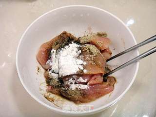 小零食——美味炸鸡排的做法步骤:2