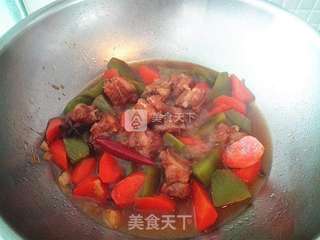 排骨烧胡萝卜莴笋的做法步骤:9