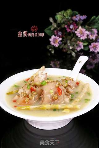 春季靓汤【绿豆小笋煲猪脚】的做法步骤:7