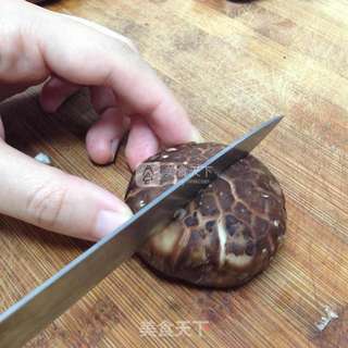 火腿香菇萝卜汤的做法步骤:2