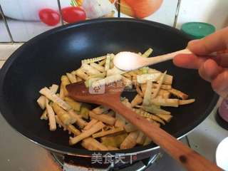 油焖春笋的做法步骤:7