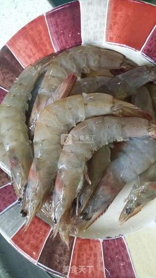 蒜蓉粉丝蒸大虾的做法步骤：2