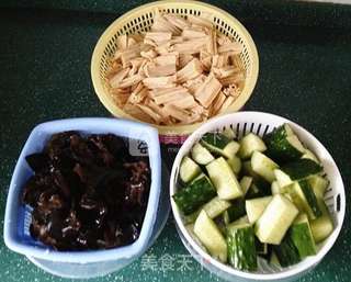 韩式辣酱拌腐竹的做法步骤：1