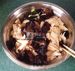 韩式辣酱拌腐竹的做法步骤:7