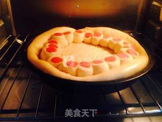 火腿花边肉丁披萨的做法步骤:2