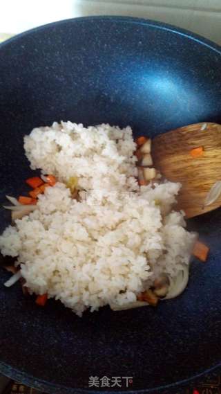 菠萝炒饭的做法步骤:9