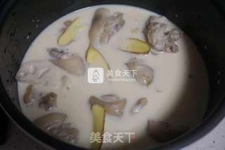 #再见渣难-九阳破壁豆浆机#猪蹄莲藕芦笋汤的做法步骤：7
