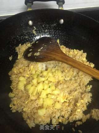 菠萝炒饭的做法步骤:10