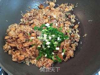香菇酱油炒饭的做法步骤:7
