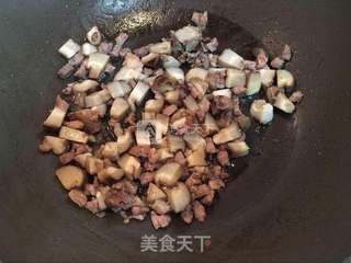 香菇酱油炒饭的做法步骤:4