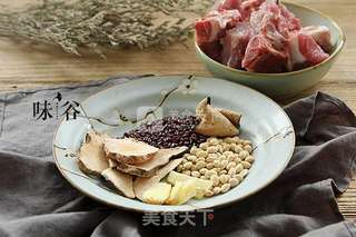 双豆土茯苓猪骨汤的做法步骤：1