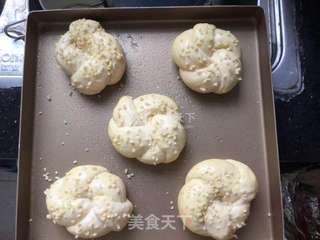 #ACA烘焙明星大赛#吃了还想吃的杏仁花环包的做法步骤:11
