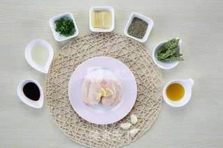 【食在Fastee】柠汁香烤鸡中翅配芦笋（烧烤）的做法步骤：1