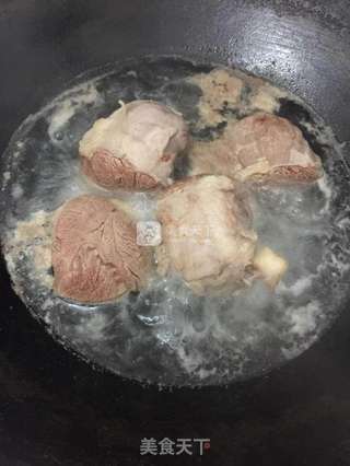 麻辣牛腱的做法步骤:3