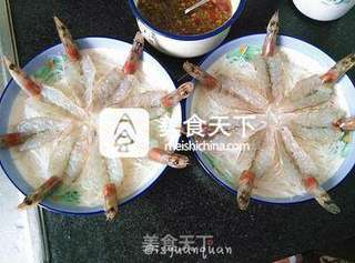 剁椒蒜蓉蒸对虾的做法步骤:6