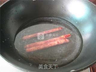 豇豆炒香肠的做法步骤:2