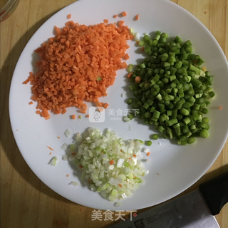 小朋友最爱的彩色炒饭的做法步骤:2