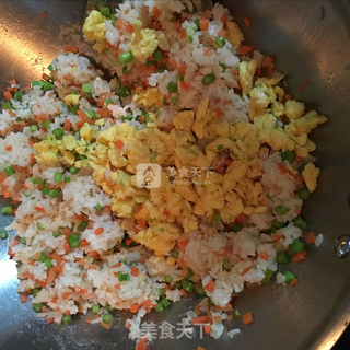 小朋友最爱的彩色炒饭的做法步骤:9