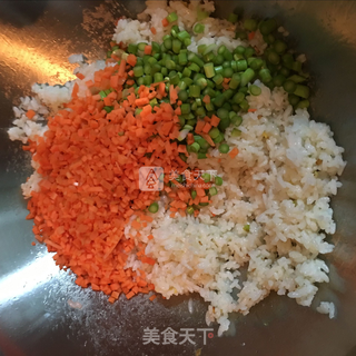 小朋友最爱的彩色炒饭的做法步骤:8
