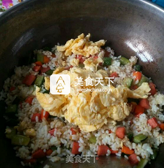 黄瓜火腿蛋炒饭的做法步骤:9