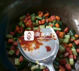 黄瓜火腿蛋炒饭的做法步骤:6
