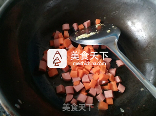 黄瓜火腿蛋炒饭的做法步骤:3