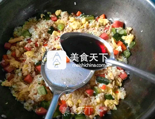 黄瓜火腿蛋炒饭的做法步骤:10