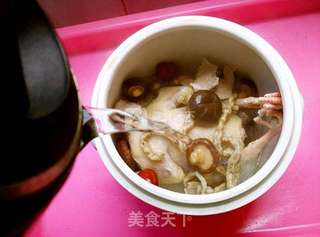 香菇虫草参鸽汤的做法步骤:6