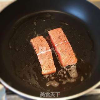 红酒汁三文鱼的做法步骤:7