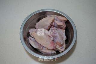冰糖啤酒鸡翅的做法步骤：1