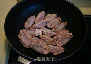 冰糖啤酒鸡翅的做法步骤：3