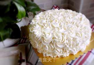 可以做为第一个为自己生日的【玫瑰奶油蛋糕】的做法步骤:5
