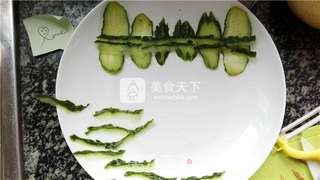 宝贝早餐之龙猫出游拼盘的做法步骤:2