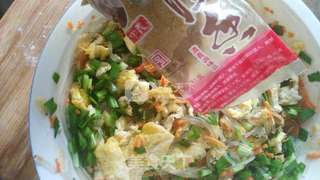 韭菜鸡蛋虾米盒子的做法步骤:4