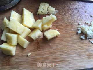 凤梨虾球的做法步骤:2