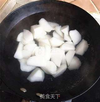 #鲜掉眉毛的萝卜咸肉蹄膀汤的做法图解4