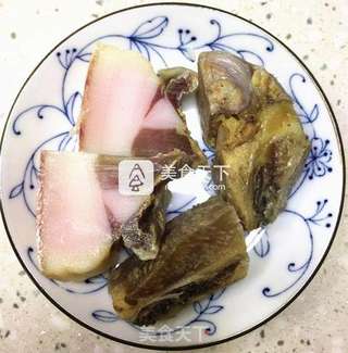 #鲜掉眉毛的萝卜咸肉蹄膀汤的做法图解7
