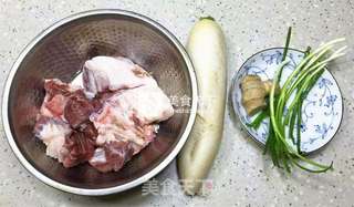 #鲜掉眉毛的萝卜咸肉蹄膀汤的做法图解2