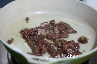 牛肉炒米粉的做法步骤：3