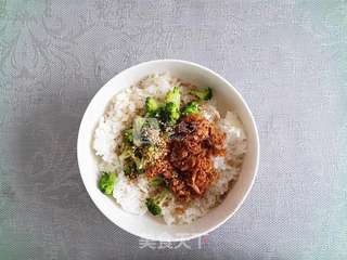 【金枪鱼饭团】的做法步骤:7