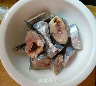 五香熏鲅鱼的做法步骤:2