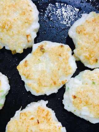 XO酱煎鲜虾山药饼的做法步骤:4
