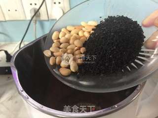 黑芝麻花生豆浆的做法步骤:4