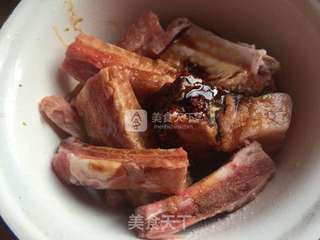 排骨洋葱焖饭的做法步骤:2