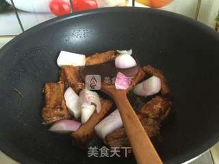 排骨洋葱焖饭的做法步骤:7