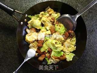 初夏瘦身美容餐桌上解腻开胃的麻辣手撕五花肉包菜的做法步骤:10