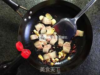 初夏瘦身美容餐桌上解腻开胃的麻辣手撕五花肉包菜的做法步骤:7