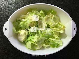 初夏瘦身美容餐桌上解腻开胃的麻辣手撕五花肉包菜的做法步骤:2