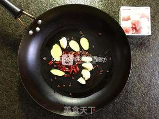 初夏瘦身美容餐桌上解腻开胃的麻辣手撕五花肉包菜的做法步骤:5