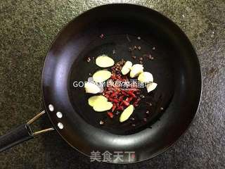 初夏瘦身美容餐桌上解腻开胃的麻辣手撕五花肉包菜的做法步骤:4